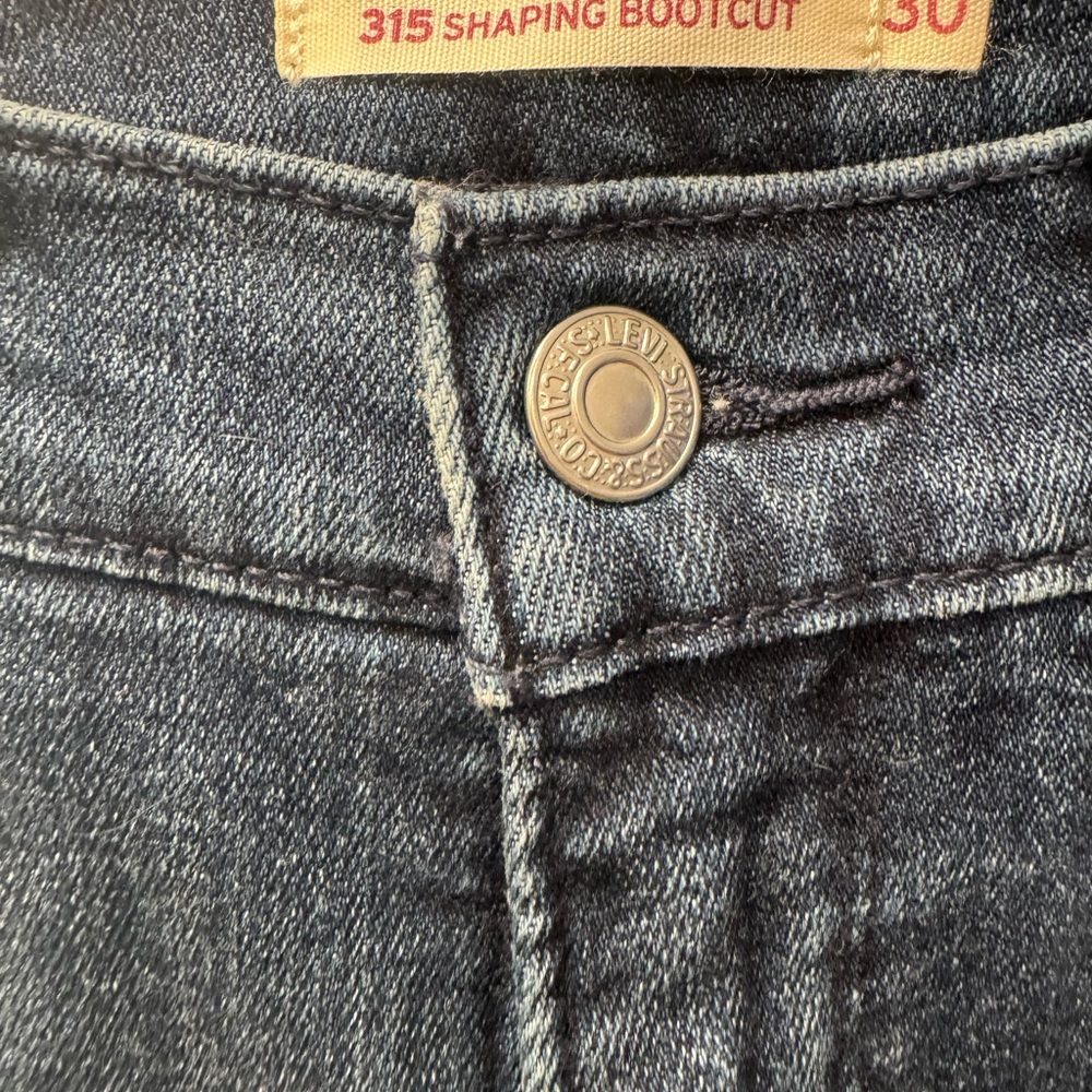 Levi's Blue Jeans - Picture 5 of 7